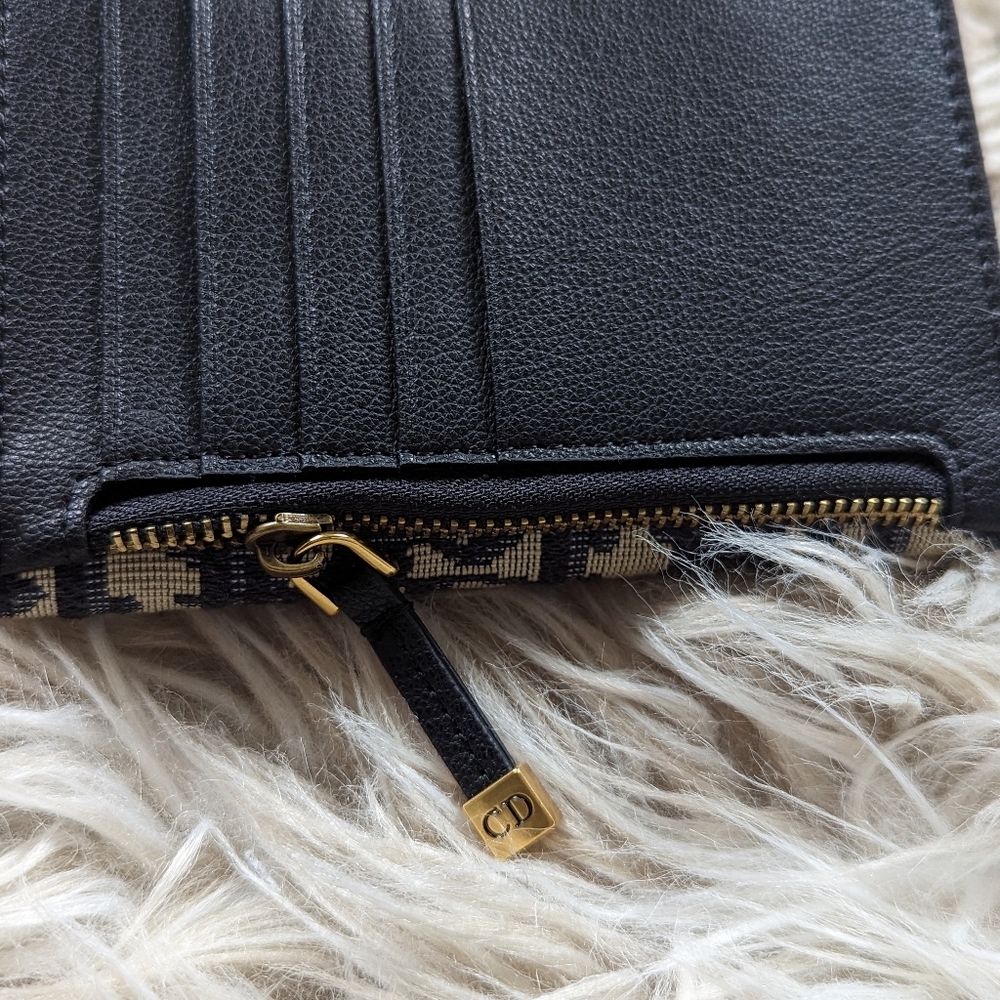 Dior wallet